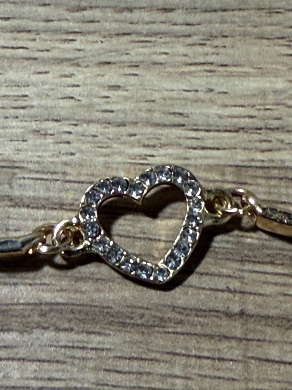 NWOT Source Unknown Gold Heart Bracelet with Clear Crystals - Women Jewelry - Picture 3 of 5